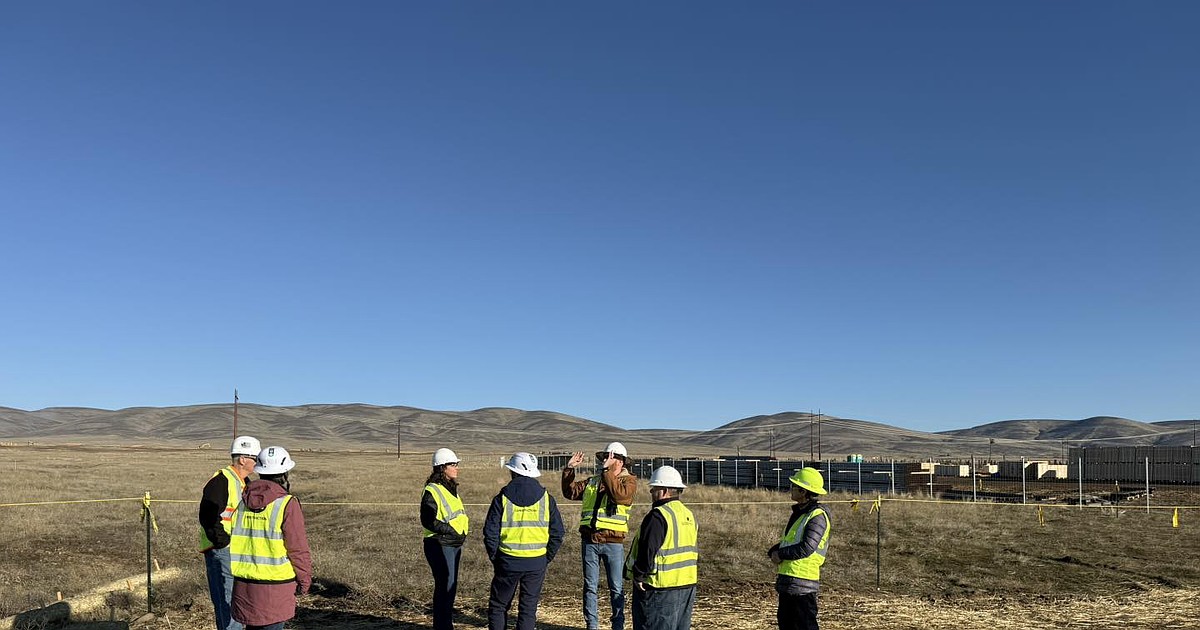 Two Grant County solar farms under construction