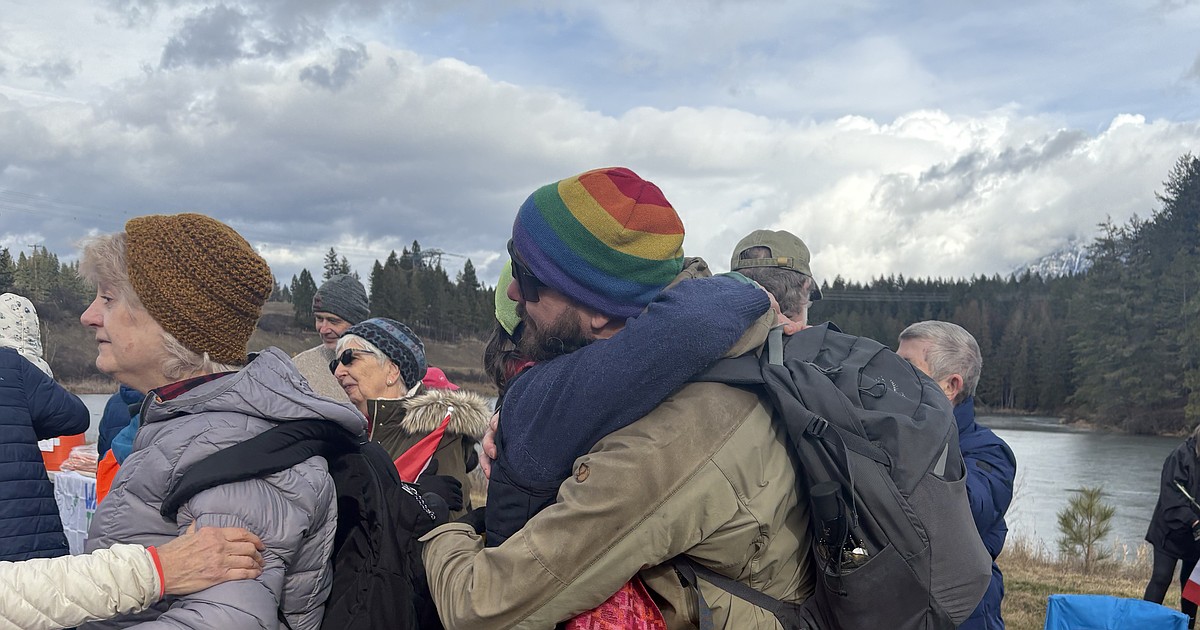 Peace walk brings U.S., Canadian neighbors together