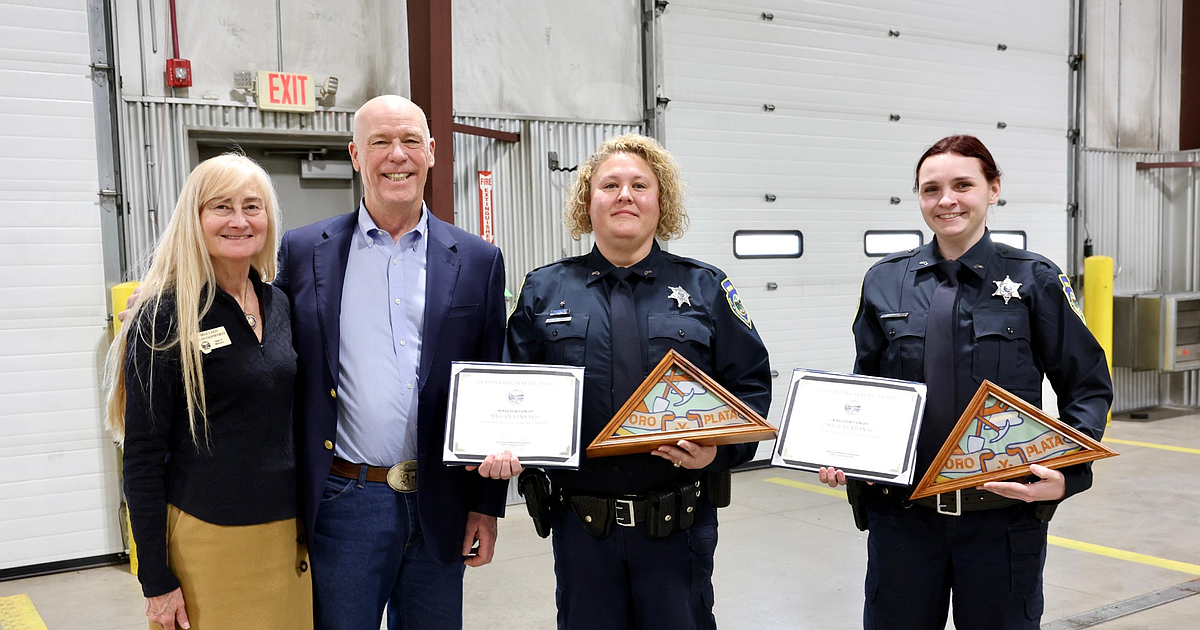 Governor honors state employees for assisting with I-90 crash