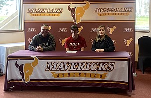 Mason Bradford, in red, sits between his parents before signing his letter of intent to play golf at Whitworth University.