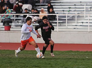 The Tigers’ Michael Medrano (15) and the Huskies’ Carlos Huaracha (12) race to gain possession of the ball. Othello defeated Ephrata 3-2 at home Tuesday in a competitive match.