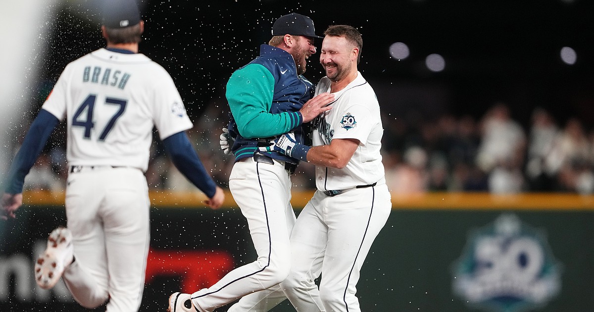 Scuffling 2025 AL MVP runner-up Cal Raleigh comes off the bench to help  Mariners beat Yankees | Columbia Basin Herald