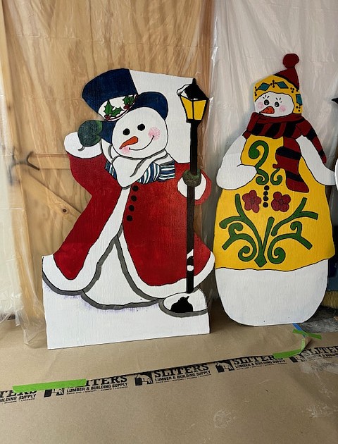 Look at Frosty go: Lakeside's winter decoration tradition melts away