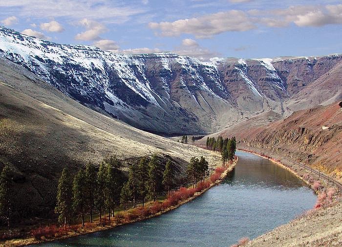 The Yakima River flows south of Roza.