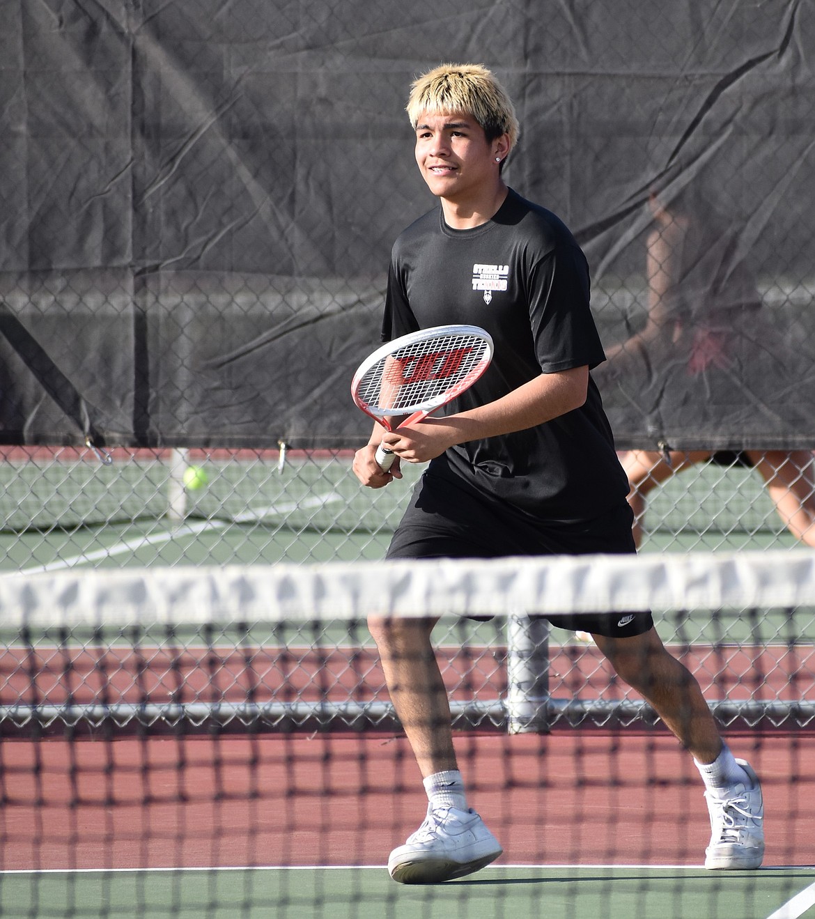 Isaac Roylance from Othello prepares for the incoming serve from Toppenish during the third doubles match Wednesday.
