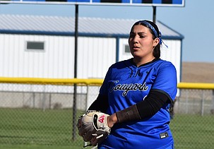 Cougars pitcher Jamylex Pruneda gets ready to throw the ball during Thursday’s game against Lake Roosevelt.