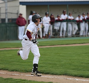 The Mavs’ Jacoby Mugnos (1) sprints toward first base. The Moses Lake Mavericks were defeated 3-2 at home Tuesday by the Wenatchee Panthers.