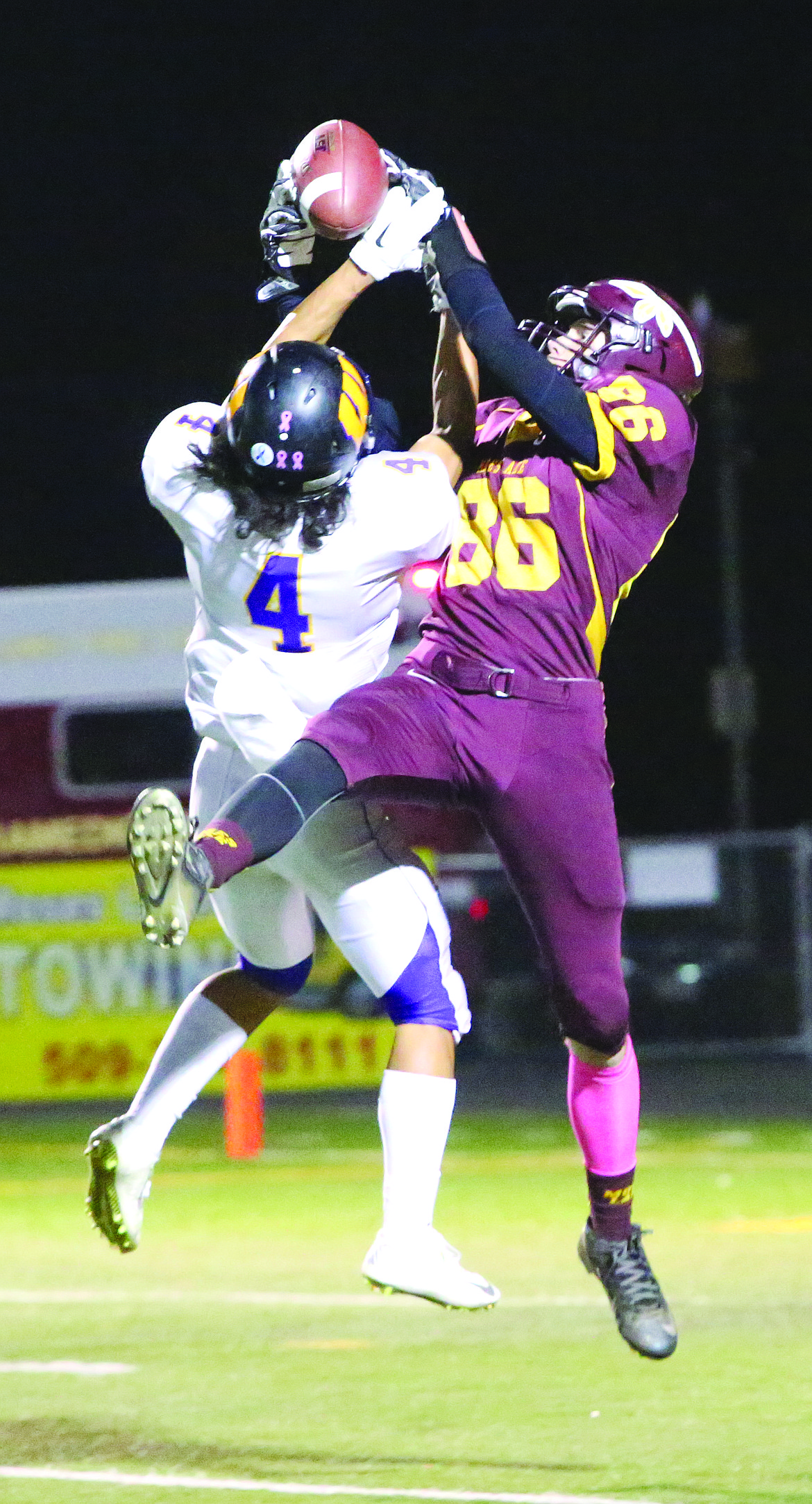 Kyler Haneberg (86) pulls down a long pass over Wenatchee defensive back Tony Esquivel (4) during a game in 2016. Haneberg is a former player for the Mavs program, at one point setting a receiving touchdown record.