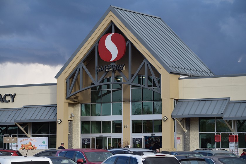 Seven people were arrested on suspicion of criminal activity during an undercover operation at the Moses Lake Safeway Monday.