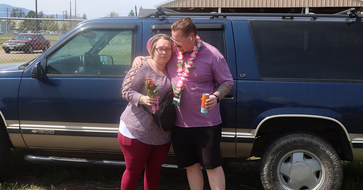 Community rallies to support single mothers