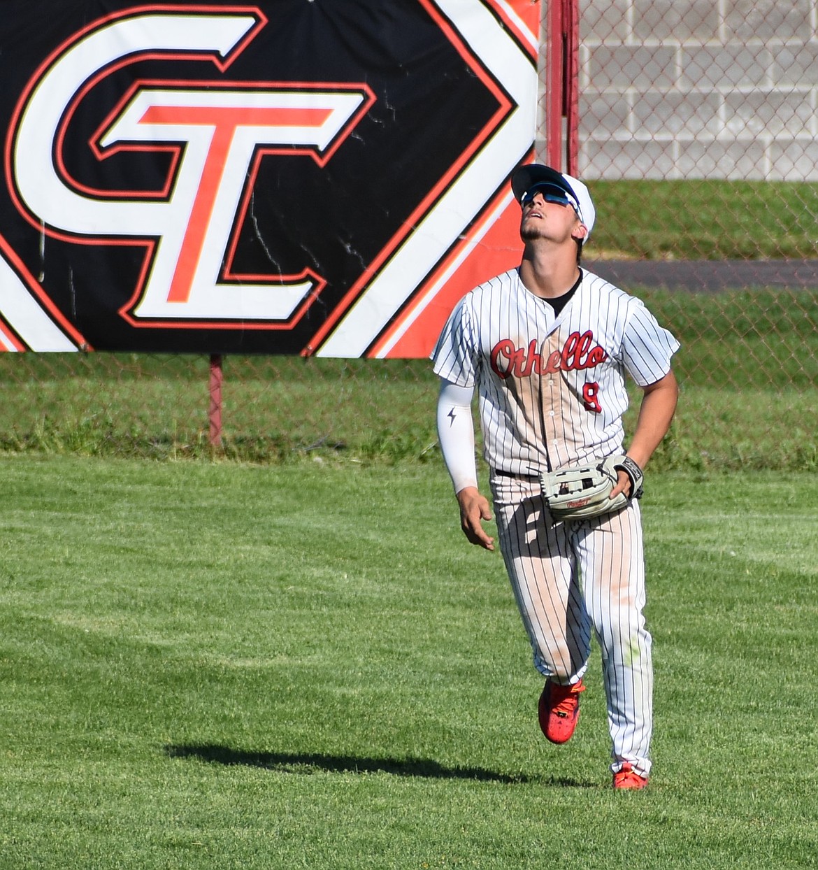 Othello’s RJay Garza keeps his eye on the ball to catch it and give Selah an out Tuesday afternoon.