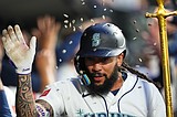 Mariners rally from 4 down to beat Braves 5-4