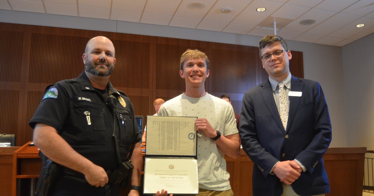 Man receives Humanitarian Award for saving a life