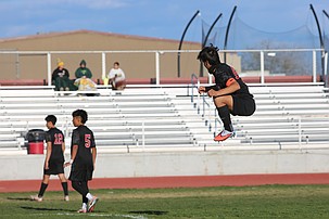 The Othello Huskies’ Luis Farias (14) gets loose before their game against the Quincy Jacks earlier this season.