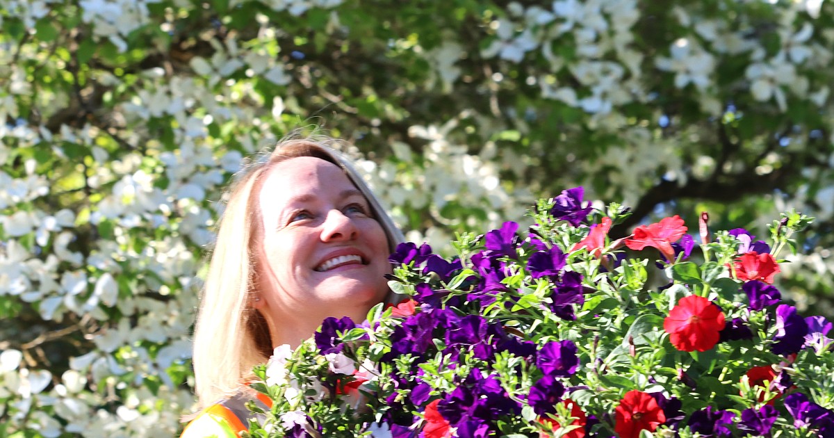 'Flags and Flowers' program grows