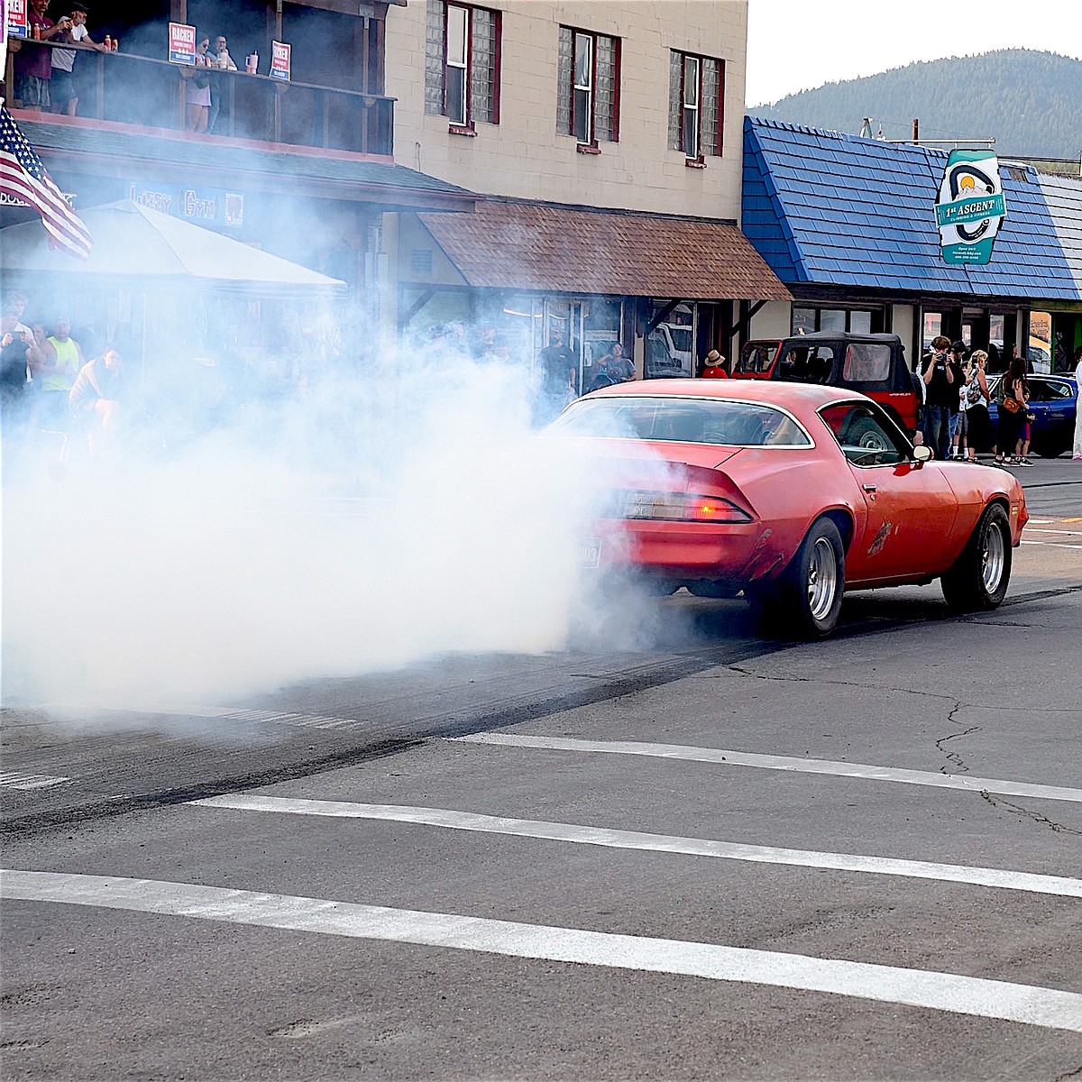 Mineral Avenue comes alive again amid burnouts