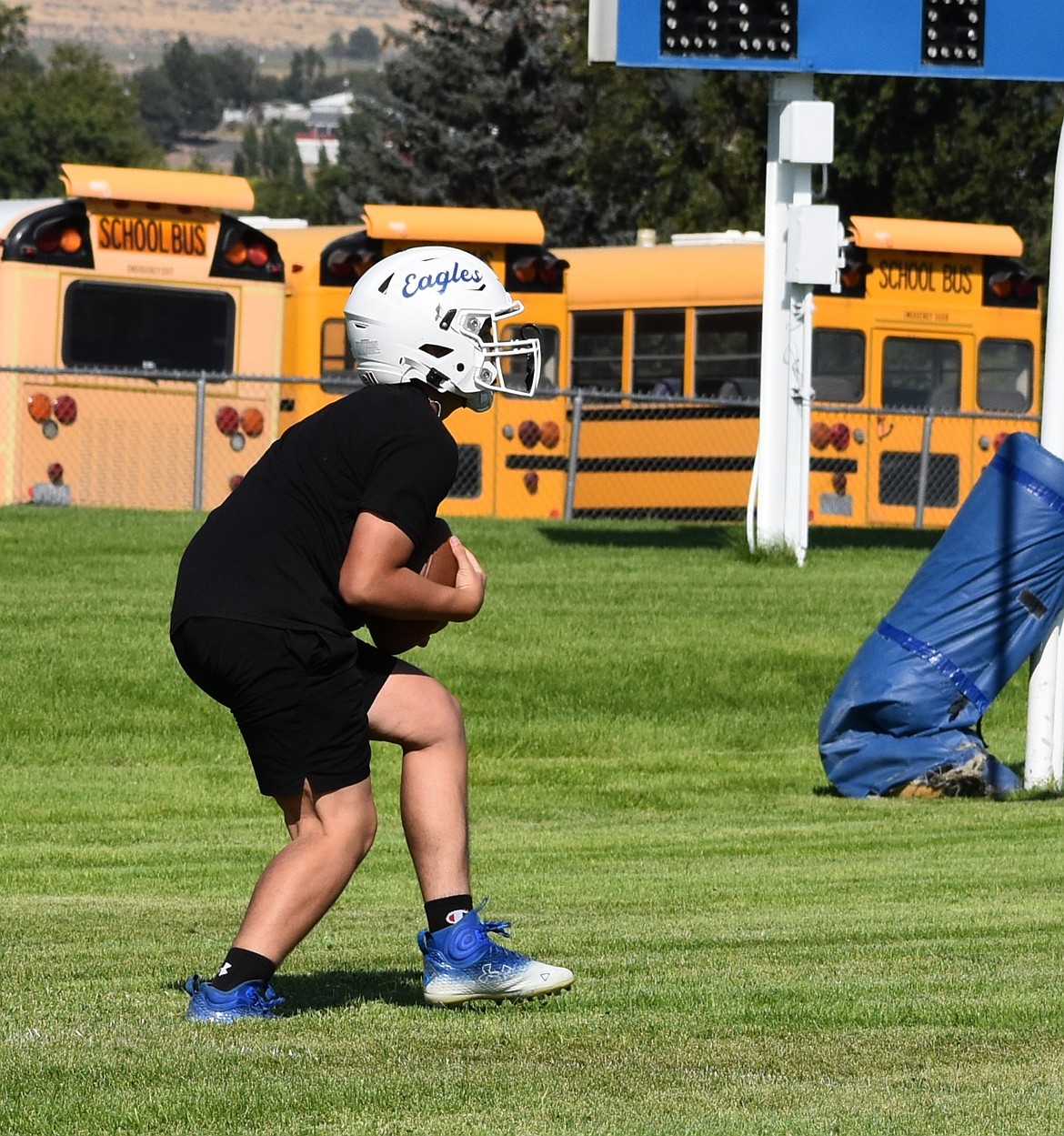 Soap Lake’s Carter Guizar completes a catch during one of the summer practices this season.