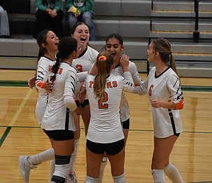 Tigers players gather to celebrate winning the second set during Tuesday’s game against the Jackrabbits.