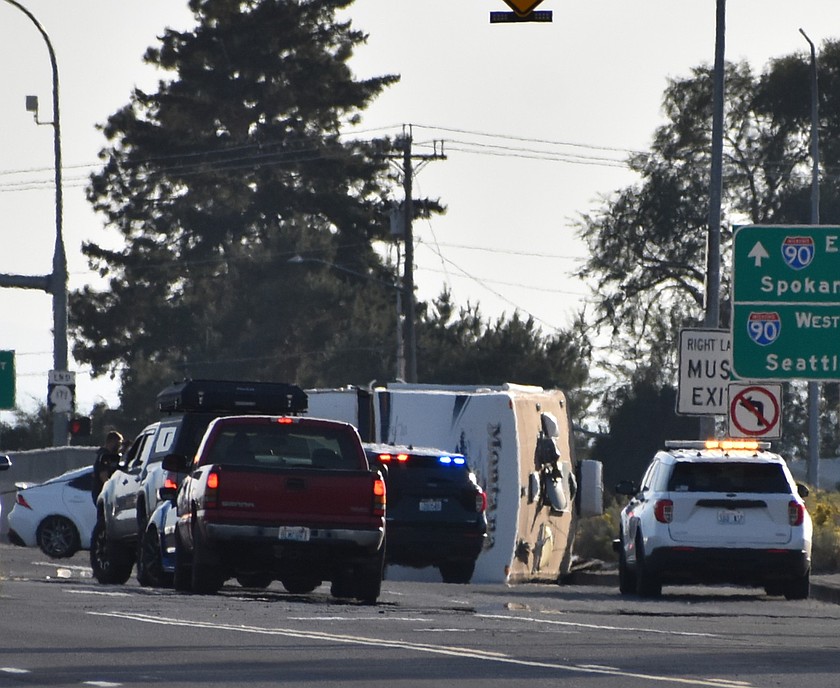 A trailer that broke loose snarled traffic along West Broadway Avenue in Moses Lake and temporarily closed the road Monday afternoon.