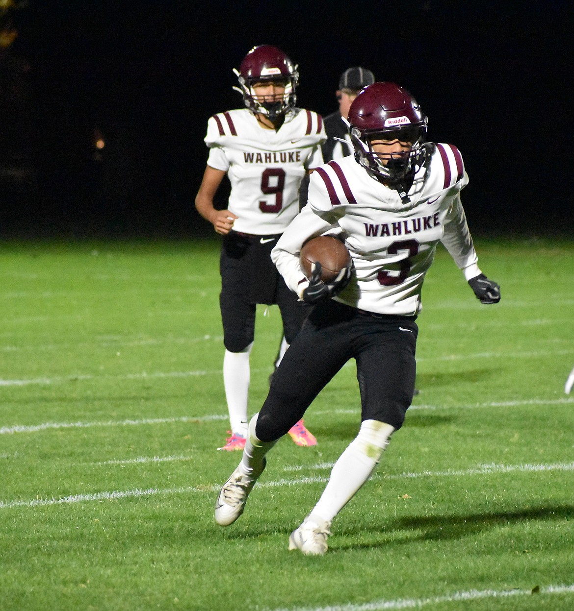 Yovanni Garcia Abundez (3), a senior from the Warriors, sprints toward a gap in the Cougars defense after being handed the ball from quarterback Michael Valdovinos (9).
