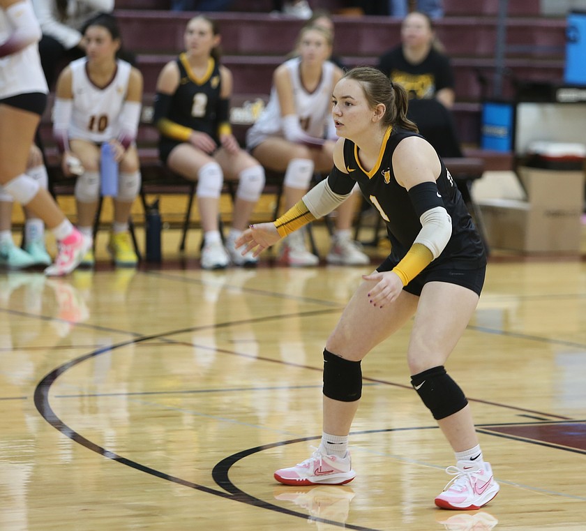 The Mavs’ Katy Garrett (1) gets set ahead of Eisenhower's next serve on Thursday.