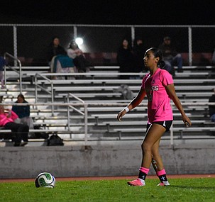 Abcde Garza, a junior from the Huskies, prepares to shoot a penalty kick in overtime against Selah Tuesday.