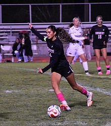 Khloe Valdez from the Othello Huskies moves quickly across the field during last week’s game against Ephrata. The Huskies close out the regular season Tuesday against East Valley.