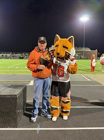 Ephrata High School unveils new mascot, honors Tiger logo creator